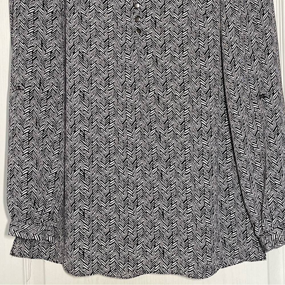 Laundry By Shelli Segal Chevron  Henley Tunic Blouse Classic Office Wear Boho XS - Picture 3 of 16